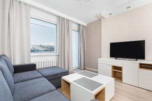 Port View Apartment with 2 Bedrooms in Świnoujście City Center by Renters