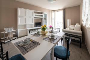 Casa Mari Fronte Lago