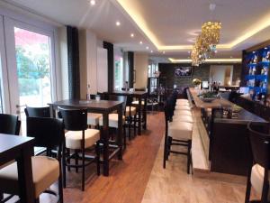 3 star Отель Hotel Oelen & Holgers Brasserie und Lounge Бад-Бентхайм Германия