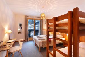 Quadruple Room room in Hôtel Eliova l'Eau Vive