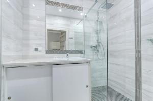 One-Bedroom Apartment with Side River View and Garden (4 Adults) room in Dom & House - Apartments Nowa Motława