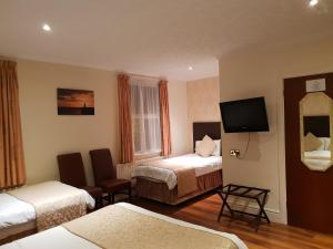 Family Room room in Ascot Hotel