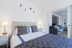 Amazing Downtown Apt with small balcony with view over the castle