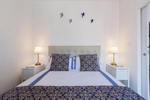 Amazing Downtown Apt with small balcony with view over the castle