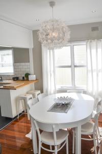 Modern and Stylish 3 bedroom home, Western Sydney Ideal for Contractors