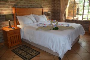 Thaba Tsweni Lodge & Safaris