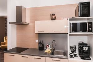 No. 39, Apartment House Oliver