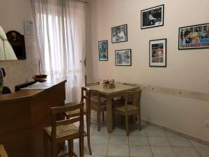 Single Room with Bathroom room in La Dolce Vita Romana