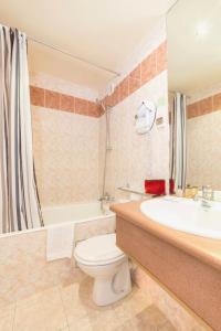 Hotels Hotel Pierre Nicole : Chambre Double avec Salle de Bains Privative