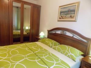 Two-Bedroom Apartment with Terrace and Sea View room in Apartments with a parking space Bol Brac - 14124