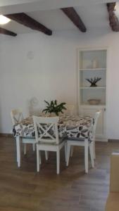 Apartment Nena- apartman sa posebnim ulazom u prizemlju, terasom i zelenom okućnicom