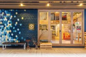 Kinnon Deluxe Hostel Coworking Cafe - Bang Rak