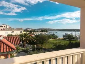 MR. HALL Apartments - Barbat na Rabu