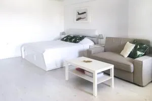 Airport Residence - Across from Otopeni Airport - 奥托佩尼