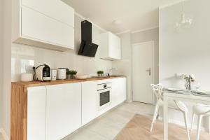 Hello Warsaw! Brand new modern apartment in the city center