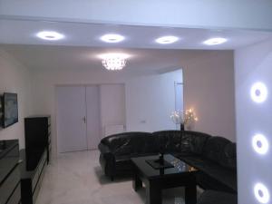 JAKO Old Tbilisi (center)