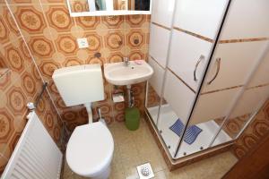 Apartments with a parking space Kastel Stari, Kastela - 16344