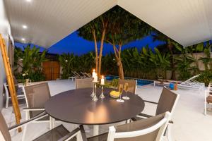 Villa White Orchid