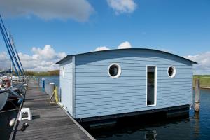 Waterlodge