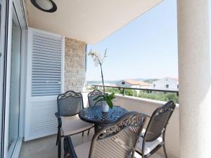 Apartment in Murter with Sea View and Pool