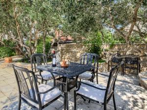 Apartment in Murter with Sea View and Pool