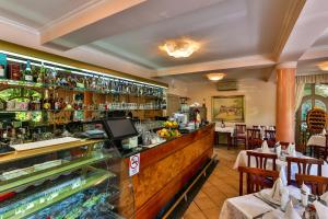 Villa Velzon Guesthouse