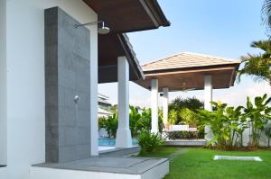 Villa Cannes with gym and tennis court