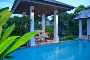 Villa Cannes with gym and tennis court