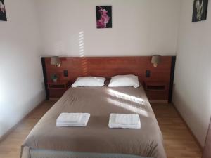 Hotels Hotel Castel d'Olmes : Chambre Double avec Baignoire