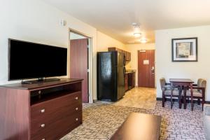 Family Room - Disability Access room in Cobblestone Hotel & Suites - Torrington