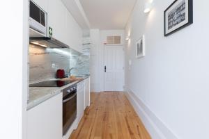 Host Wise - Colorful Stunning Sunlit Flat