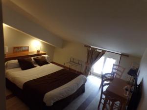 Hotels Logis Hotel de France : photos des chambres