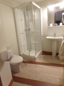 Hotels Logis Hotel de France : photos des chambres