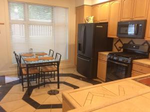 Pittsburghs Tropicana With Outdoor Hot Tub Pittsburgh