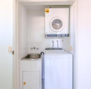 Explorer Cove Unit 6 31 Kennedy Pde