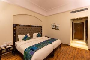 Sairafort Sarovar Portico