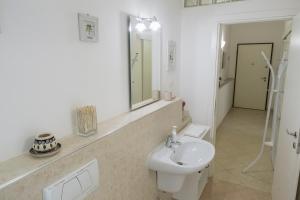 Venezia Biennale Bianco & Rosso