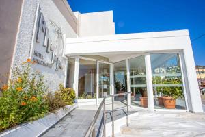 Irinna Hotel-Apartments