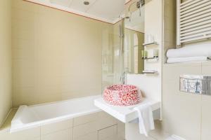 Hotels Pavillon Nation : photos des chambres