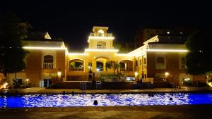 1BR with Balcony Overlooking Pool Chateau Elysee Near NAIA