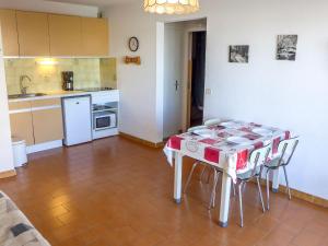 Apartment Les Marines de Port Canet by Interhome