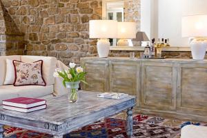 Kostas House