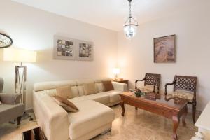Keywise Perfect location next to María Zambrano STATION, central , beach ,pool and free Parking