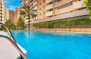 Keywise Perfect location next to María Zambrano STATION, central , beach ,pool and free Parking