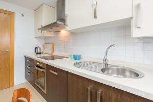 Keywise Perfect location next to María Zambrano STATION, central , beach ,pool and free Parking