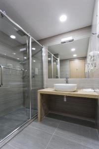 Superior Double Room room in Hrazdan Hotel