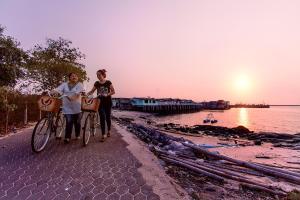 Kroque Boutique & Bistro