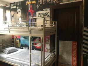 High 5 Hostel
