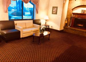 Queen Room - Non-Smoking room in Super 8 by Wyndham Woodstock