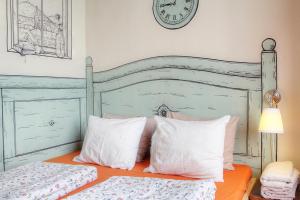 Lavender Circus Hostel, Doubles & Ensuites